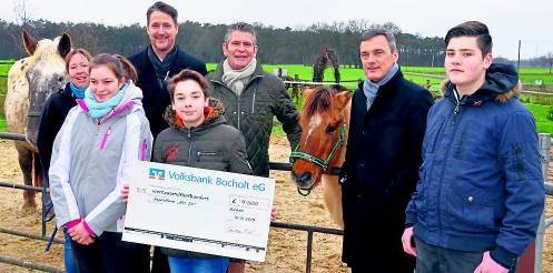 4500-Euro-fuer-Jugendfarm__Pieron