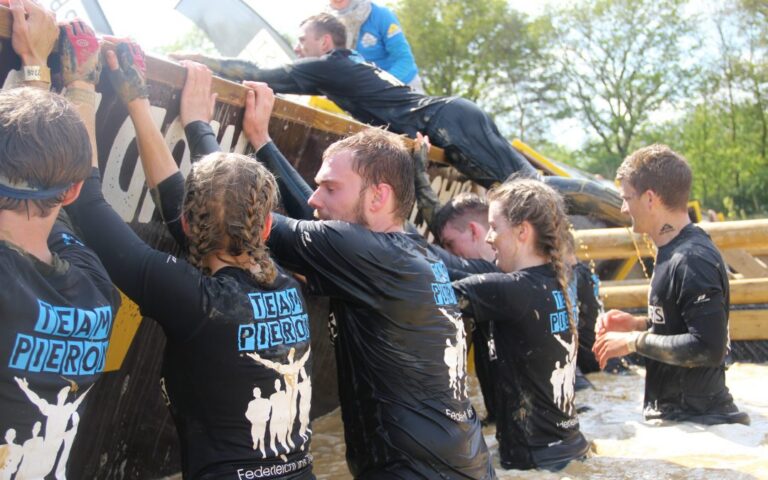 Bei-den-Mudmasters-federleicht-ins-Ziel_Pieron