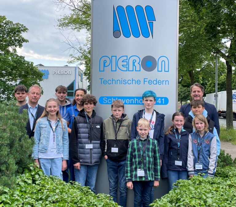 Gruppenbild-PIERON_-Abenteuer-Unternehmen